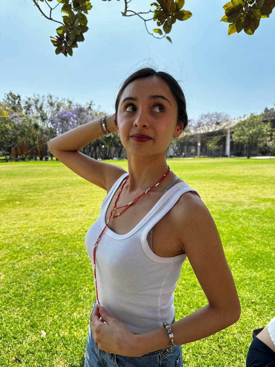Modelo Amaya en parque